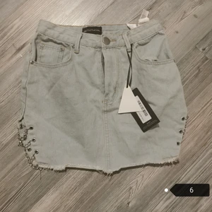 Kjol strl 6 (xs)  - Möts upp eller skickas mot portokostnad samfraktar givetvis 🥰