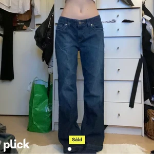 Lågmidjade jeans från Calvin Klein  - Säljer nu dessa fina jeans som jag har köpt här på Plick. Dock var de lite för stora på mig så jag kommer tyvärr inte till någon användning av dom. 
