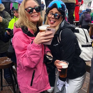 Svart skidjacka - Säljer min svarta skidjacka! Välanvänd men i fint skick. 