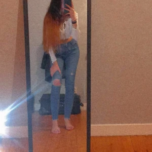 S - vanliga jeans från  h&m st s .jätte fina jeans men säljer dom eftersom jag har alldeles för många jeans. 