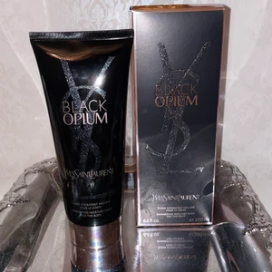 YSL black opium body lotion 200ml FULL - Yves saint laurent body lotion black opium. Stor 200ml tub som är helt full och oanvänd. Köptes på kicks för över 500kr