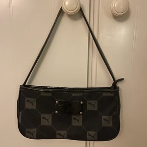 Puma väska - Inga tecken på användning. Köparen står för frakten - 48kr 