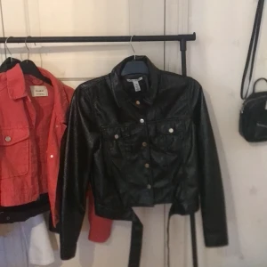 Nly trend jacket - En fin jacka från nly trend (nakd) perfekt till nyår då jackan glittrar att ha över en klänning tex😋