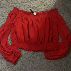 Tröja/blus  - En fin blus som inte är använd.