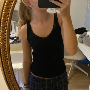 Svart linne - Superfint svart linne passar mig bra som har s🖤🖤