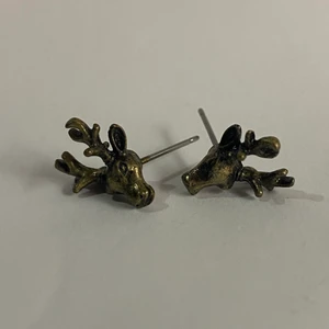 örhängen - Silver örhängen i form av rådjur. 