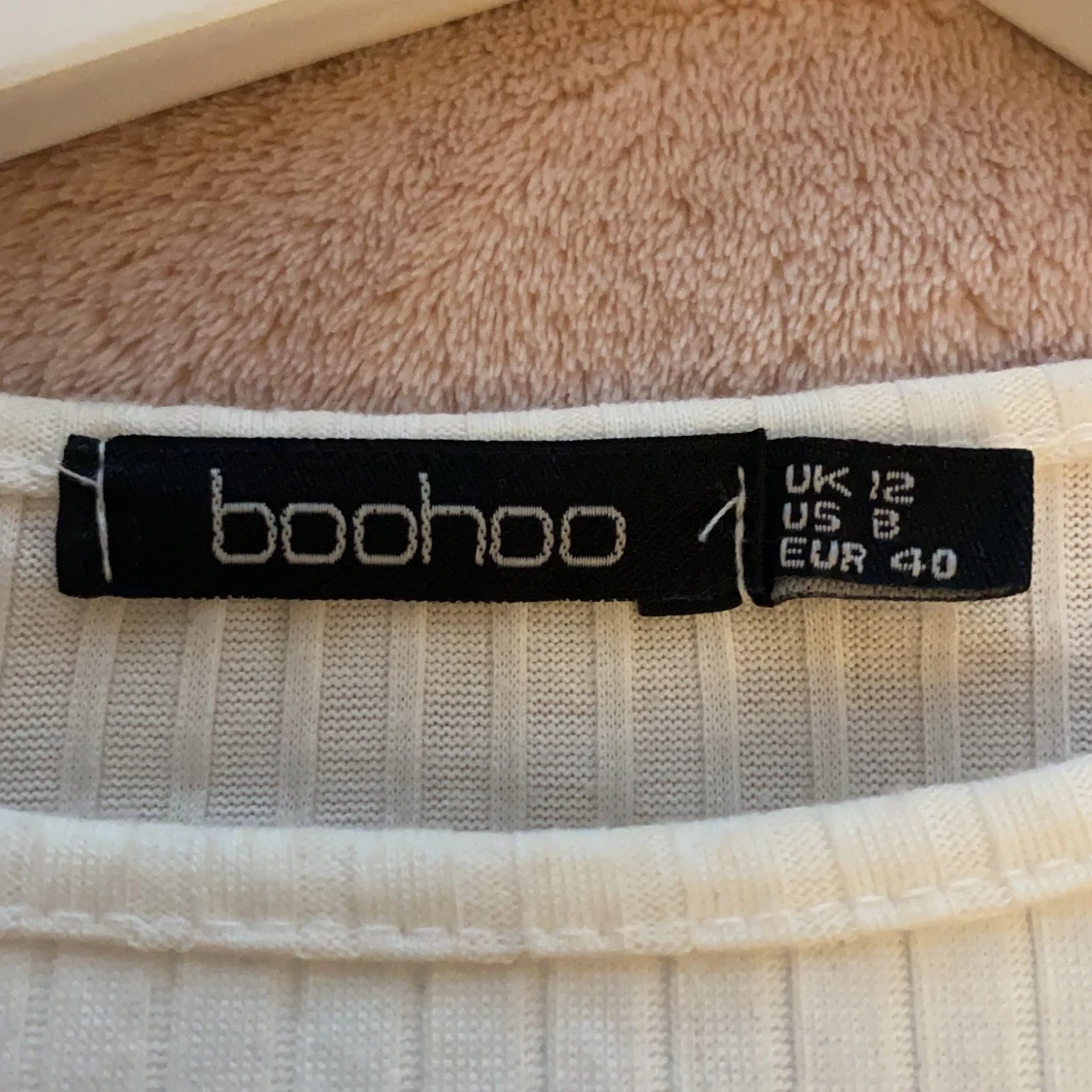 Vit fin Boohoo tröja. - 90