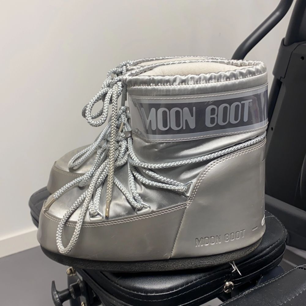 Moonboots låga silver | Plick Second Hand