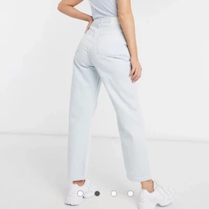 Weekday jeans - Sjukt snygga jeans från weekday i modellen Fold, strl 24🙏🏽💕