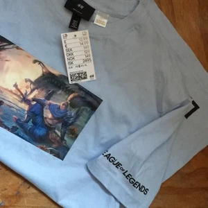 League of legends t-shirt  - Säljer helt ny T-shirt från hm för 10 kr med motiv av leage of legends 