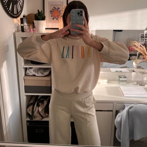 Tröja - Mysig tjocktröja 🦦 aldrig använd 🎨 Strl: M (sitter fint oversize på mig dom har S)