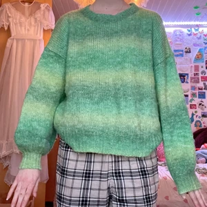 Stickad tröja  - Fin stickad tröja som inte kommer till användning. Hör av dig vid frågor eller funderingar🥰 Köparen står för frakt 📦 (66kr)