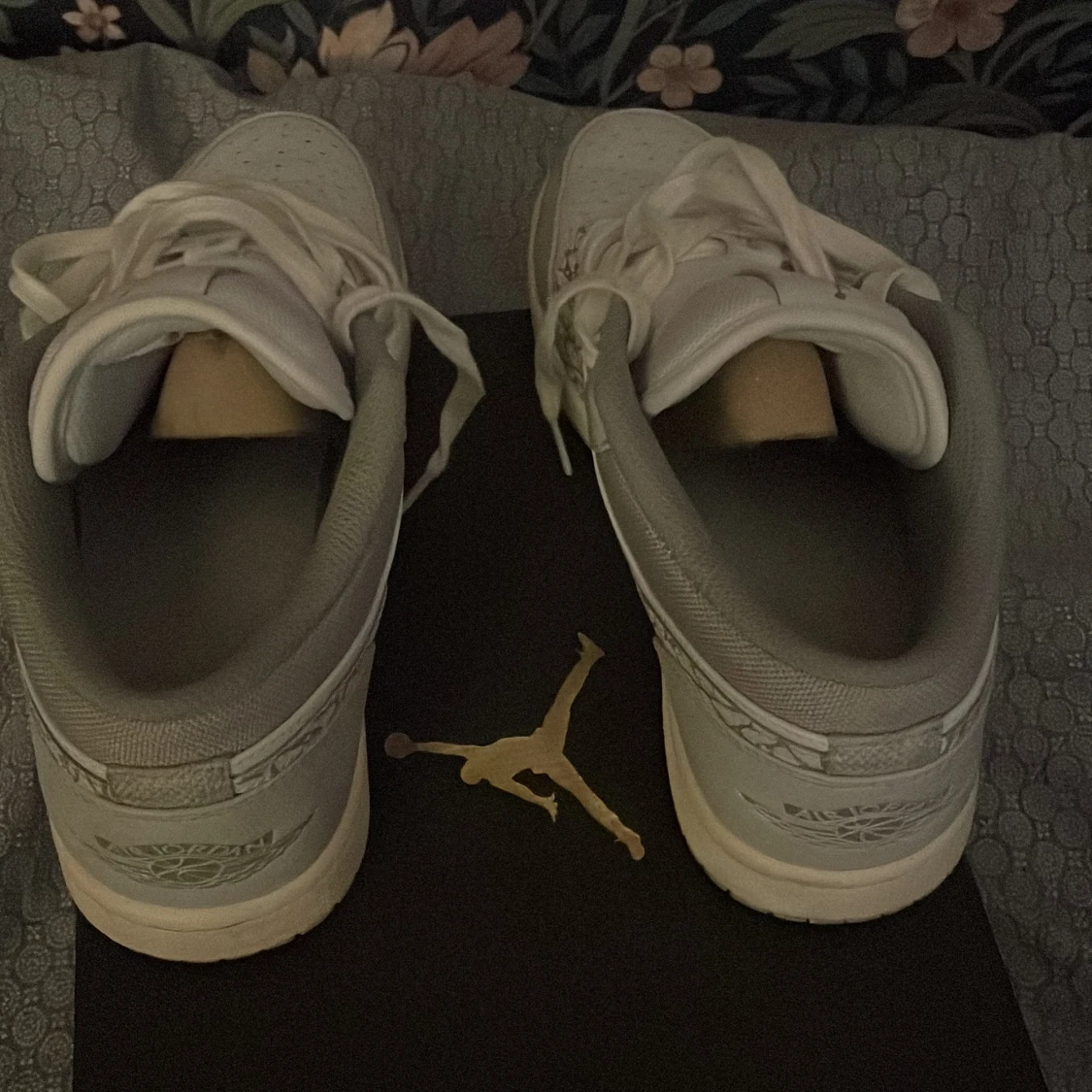 Helt nya Jordan 1 elephant  - 90