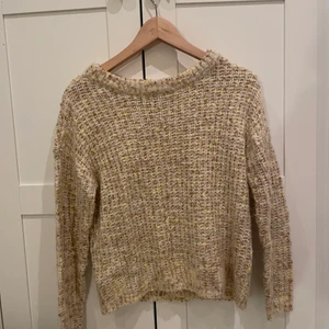 Stickad tröja - Stickad tröja från Jacqueline de yong i härliga färger 