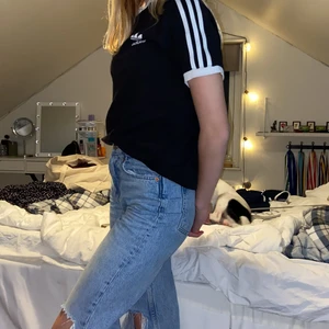 Adidas tshirt  - Fin tröja liten i storlek 