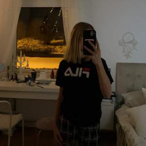 Säljer min snygga fila t-shirt pågrund av att den inte används längre. I nyskick, använd fåtal gånger 💗