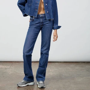 Jeans från zara  - Jeans från zara i storlek 34 , knappt använda. Jag är 162 och jeansen är lite för långa för mig därav att jag säljer dem ! 