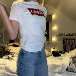 Levis t shirt  - Bra skick 