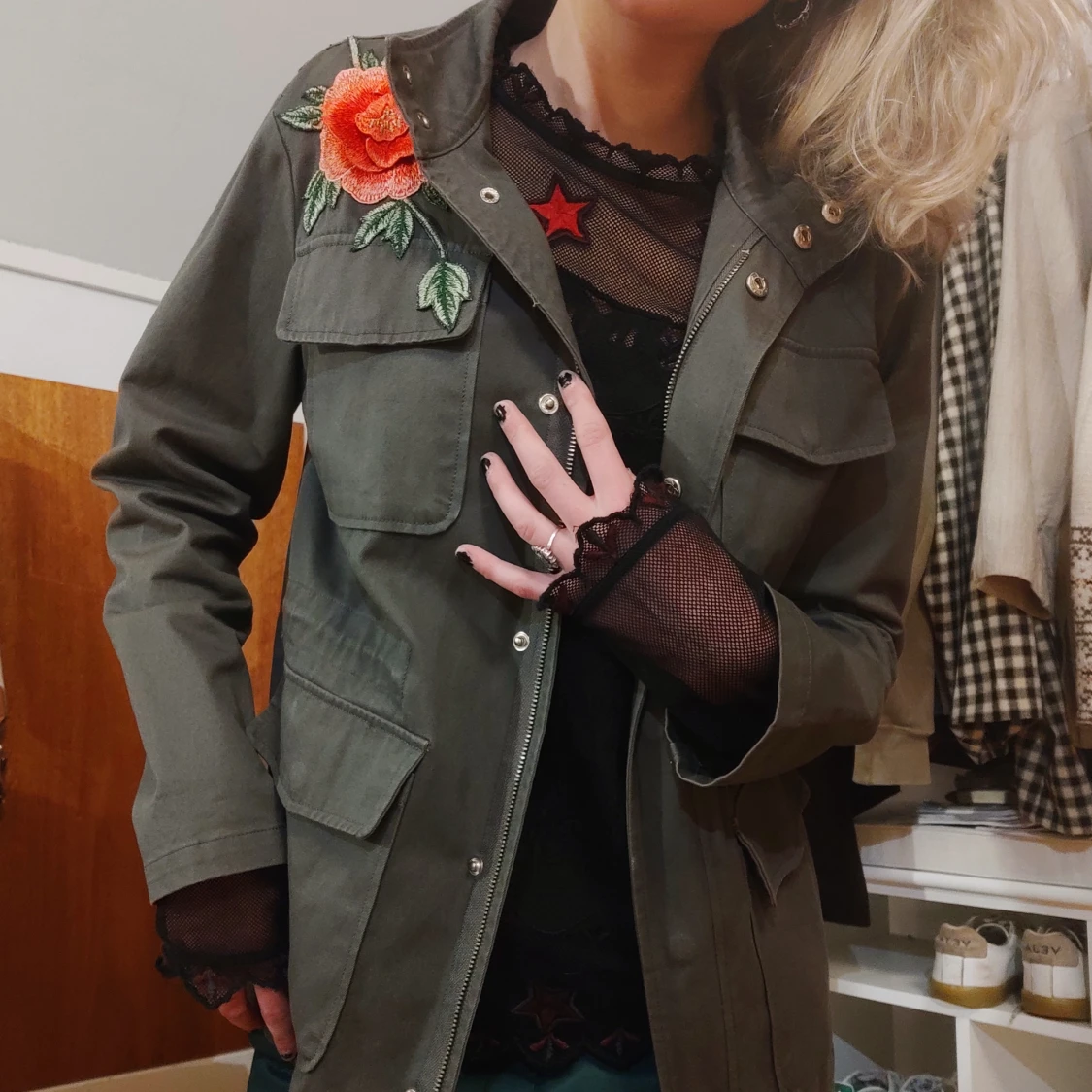 Militärjacka med rosor - 90