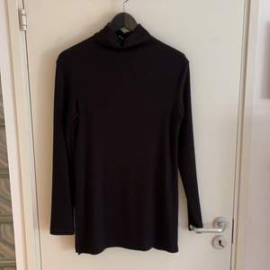 Long turtleneck from bikbok and not worn often. Feel free to ask any questions. 