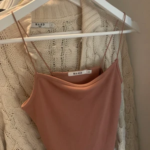 Linne - Linne med spagettiband. Använd en gång. Skriv för fler bilder!