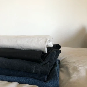 Jeans - Säljer 5 par jeans. 60kr/st. Skriv mer för bilder och info om storlek och modell. Dem flesta är skinny. (Finns ytterligare ett par Tiger of sweden jeans i ljusare färg!)