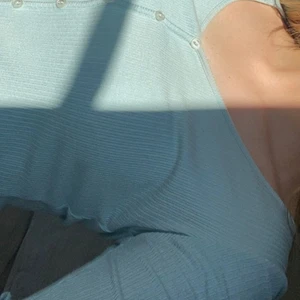 topp other stories - superfin topp från & other stories💙💙💙