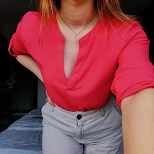 Blus från New Yorker  - Superskön och fin blus nu till sommaren 🤩 Lite mer orange/röd i verkligheten! Storlek S🌟