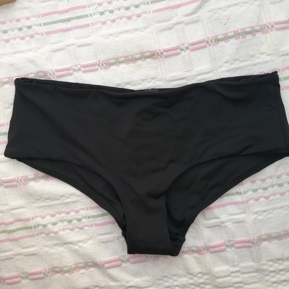 Svart H&M bikiniunderdel strl 38