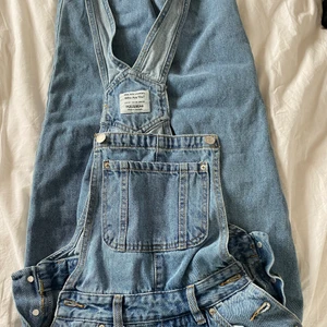  Hängselbyxor  - Så fina byxor som tyvärr är för små! 