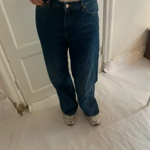 Yoko monki jeans  - Säljer dessa monki jeans för 200kr i storlek 28 har sprättat upp dem så dem är längre ! Passar typ en upp till 170 nypris är 400kr
