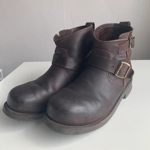 Primeboots - De har använts ganska mycket men är fortfarande i bra skick! Nypris: 3000kr. Jag säljer för: 400kr