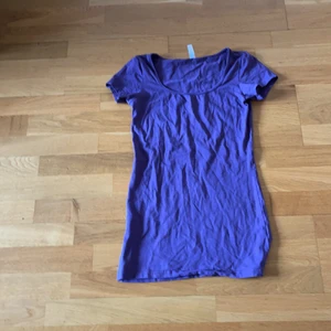 Klänning  - Den är aldrig använda 