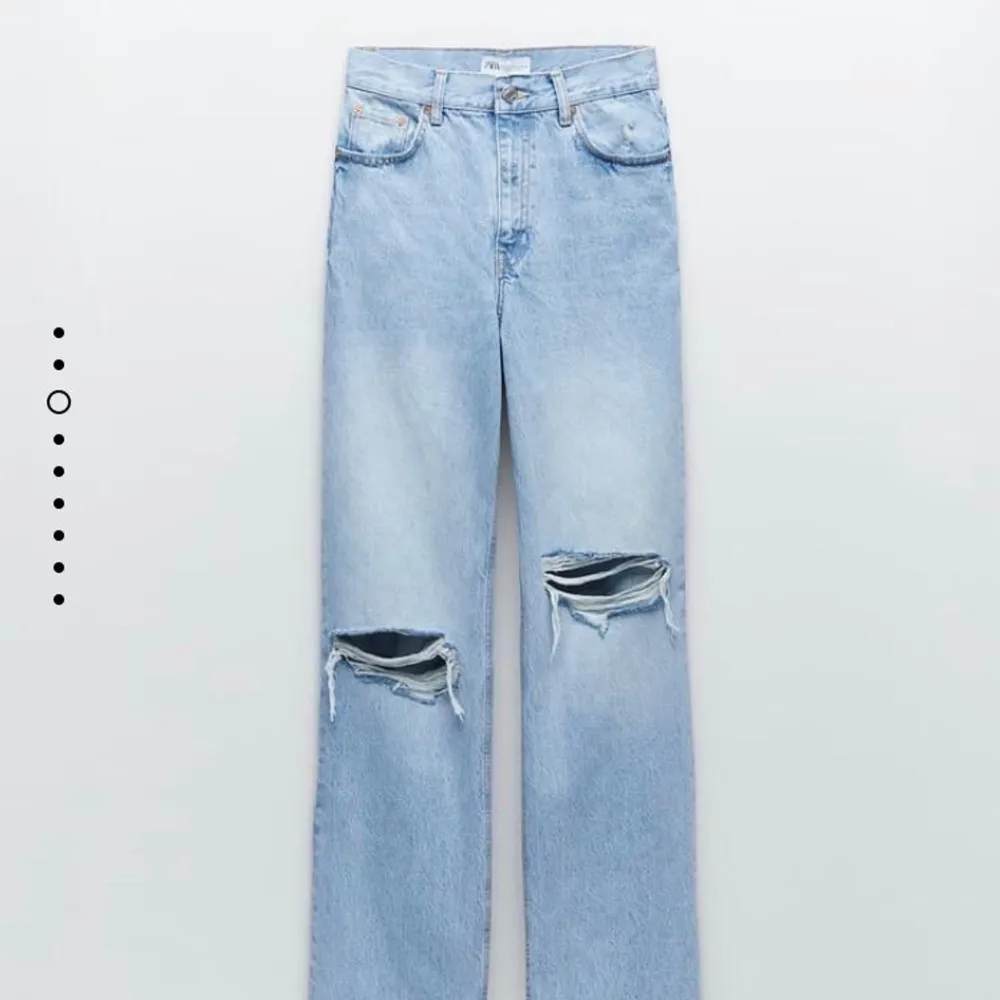 Helt nya zara jeans med pris lappen kvar, aldrig använda. Jätte snygga till sommaren, säljer pågrund av fel storlek. (Min väns bild) pris och frakt diskuteras . Jeans & Byxor.