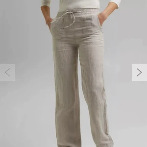 Linnebyxor - Intressekoll på mina linnebyxor från Esprit. Helt oanvända med prislappen kvar, storlek 36. Säljer då dom var lite för korta i benen på mig som är 173 o det är försent för att skicka tillbaks, men annars assnygga! Originalpris: 699kr. Buda eller köp direkt för 699 🥰