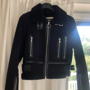 Mocka jacka - Ball mocka jacka med coola detaljer ifrån zara. Nästintill oanvänd