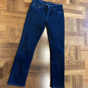 Levis  - Demi Curve, Gott skick, svarta 