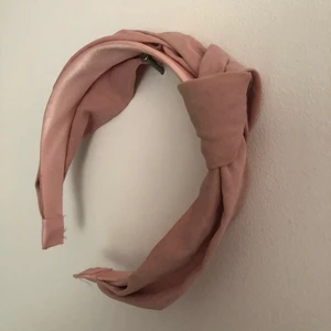 Hårband - Smuts rosa hårband i bra skick! 