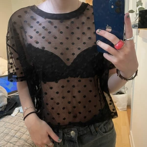 Fest topp - As snygg fest topp från H&M. I storlek L men passar mig som brukar ha XS/S