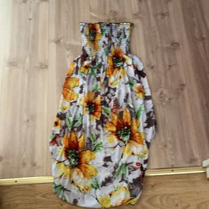 Klänning  - Den är aldrig använda 