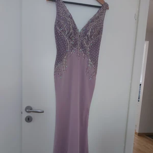 Fest klänning  - En oanvänd fest klänning . Hel ny. Storlek S