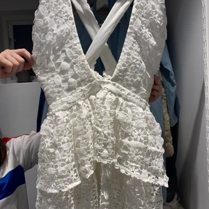 Oanvänd klänning från madlady  - Helt oanvänd klänning från madlady i storlek 36 med prislapp kvar. Säljer för att den inte passar mig. 