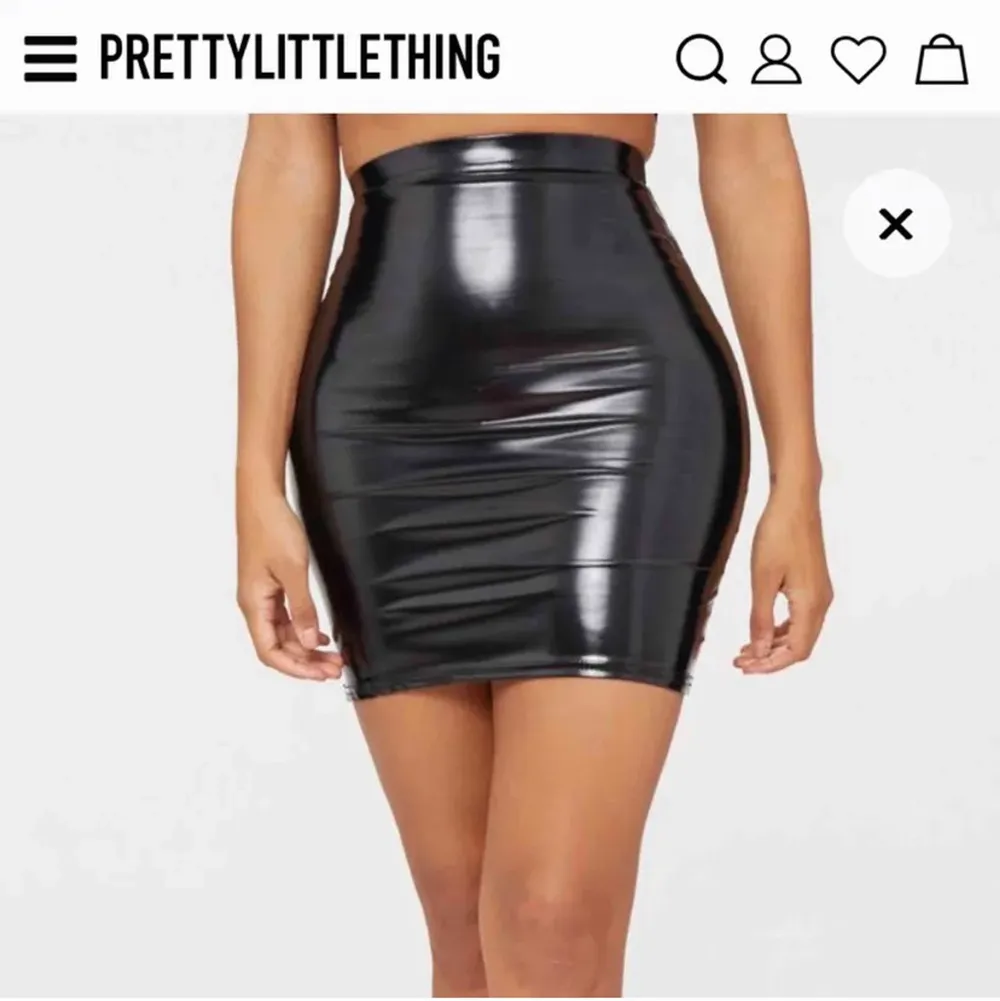 En kjol från Pretty Little Things, deras shape kollektion. Endast testad. Säljs pga fel storlek.. Kjolar.