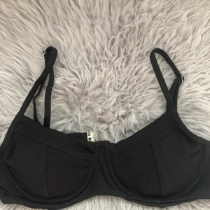 Bikinitrosor zaful - Helt oanvänd bikinitopp ifrån zaful i storlek L, men passar storlek M. Säljer då jag har för många bikinis och denna är för stor🥰 frakt 24kr🥰