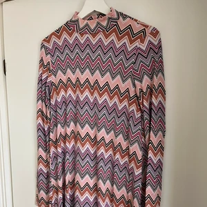 Klänning - Sommarklänning ifrån gina tricot, stl M