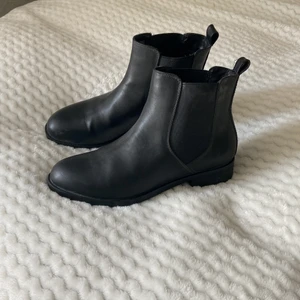 Oanvända skor - Oanvända skor, storlek 37