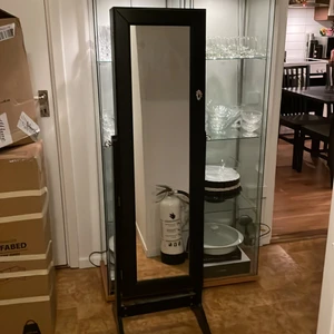 Smyckeskåp - Förvaring av smycken, köpcor, hårband m.m.