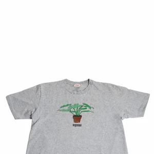 Supreme Plant Tee - Size “M“ Condition “8/10” Bid “200SEK” Bin “700SEK”  For further questions please DM us