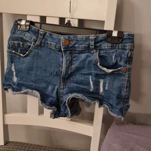Shorts  - Vet inte var ifrån dem är, skrynkliga på bilden. För små för mig