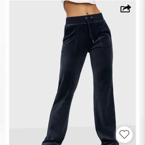 Juicy couture  - Night sky/ mörkblåa juicy couture byxor i storlek S som är slutsålda. I fint skick. Kan mötas upp i stockholm. Skiv om ni har frågor💗